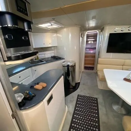 Nuit De Reve Sur Bateau Mamours Ii Privatunterkunft *