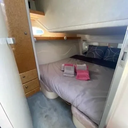 Nuit De Reve Sur Bateau Mamours Ii Privatunterkunft *