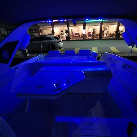 Nuit De Reve Sur Bateau Mamours Ii Privatunterkunft *