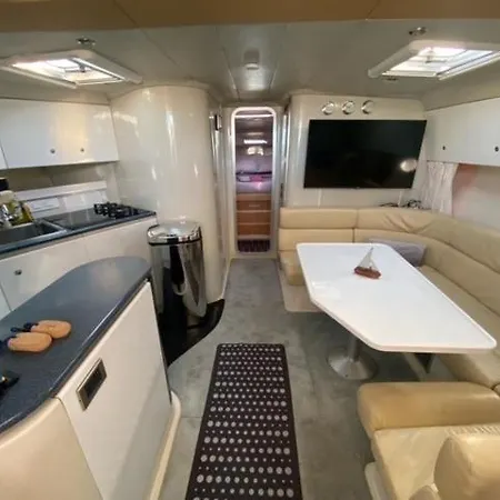 Nuit De Reve Sur Bateau Mamours Ii Privatunterkunft *
