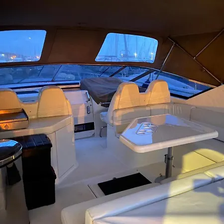 Nuit De Reve Sur Bateau Mamours Ii Δωμάτια σε οικογενειακή κατοικία Saint-Raphaël