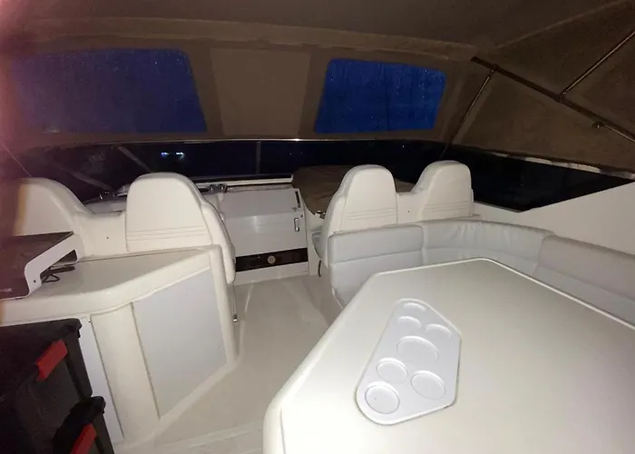 Nuit De Reve Sur Bateau Mamours Ii Homestay