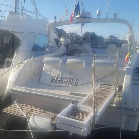 Nuit De Reve Sur Bateau Mamours Ii Privatunterkunft