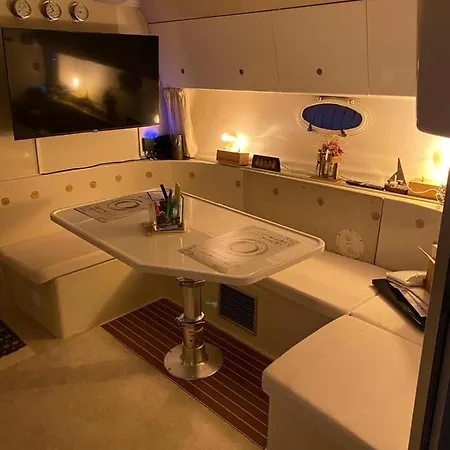Nuit De Rêve Sur Bateau Mamours Ii