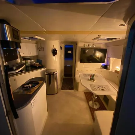 Nuit De Reve Sur Bateau Mamours Ii