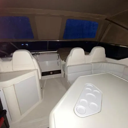 Nuit De Reve Sur Bateau Mamours Ii Homestay