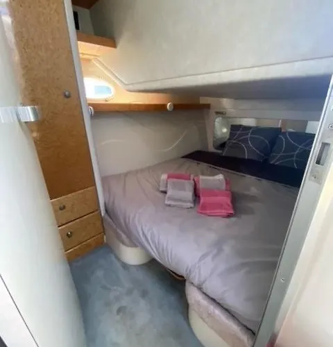 Nuit De Reve Sur Bateau Mamours Ii Privatunterkunft *