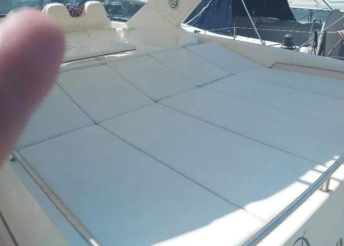 Rum i privatbostad Nuit De Reve Sur Bateau Mamours Ii Saint-Raphaël