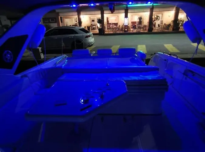 Nuit De Reve Sur Bateau Mamours Ii Rum i privatbostad *