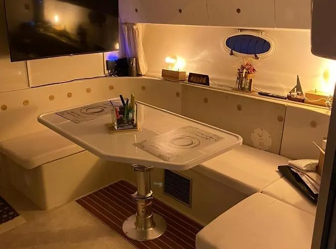 Nuit De Reve Sur Bateau Mamours Ii